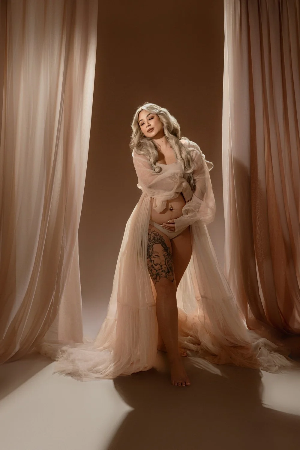 Glamour maternity photography, fine art pregnancy portraits, editorial maternity session, studio maternity gown.