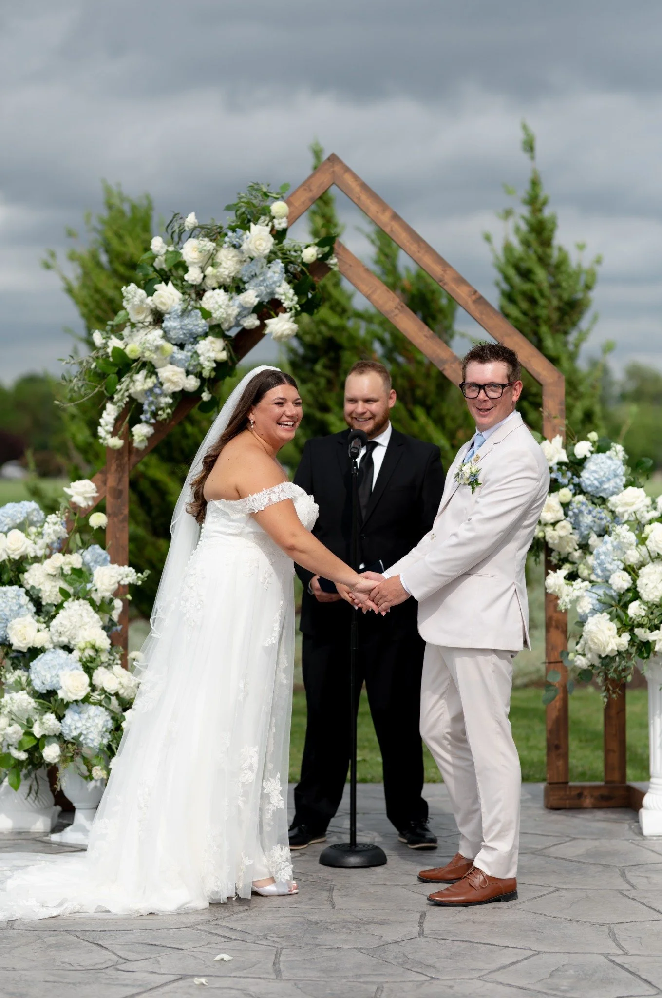 Outdoor wedding celebration at Sable Creek Homestead near Plainfield