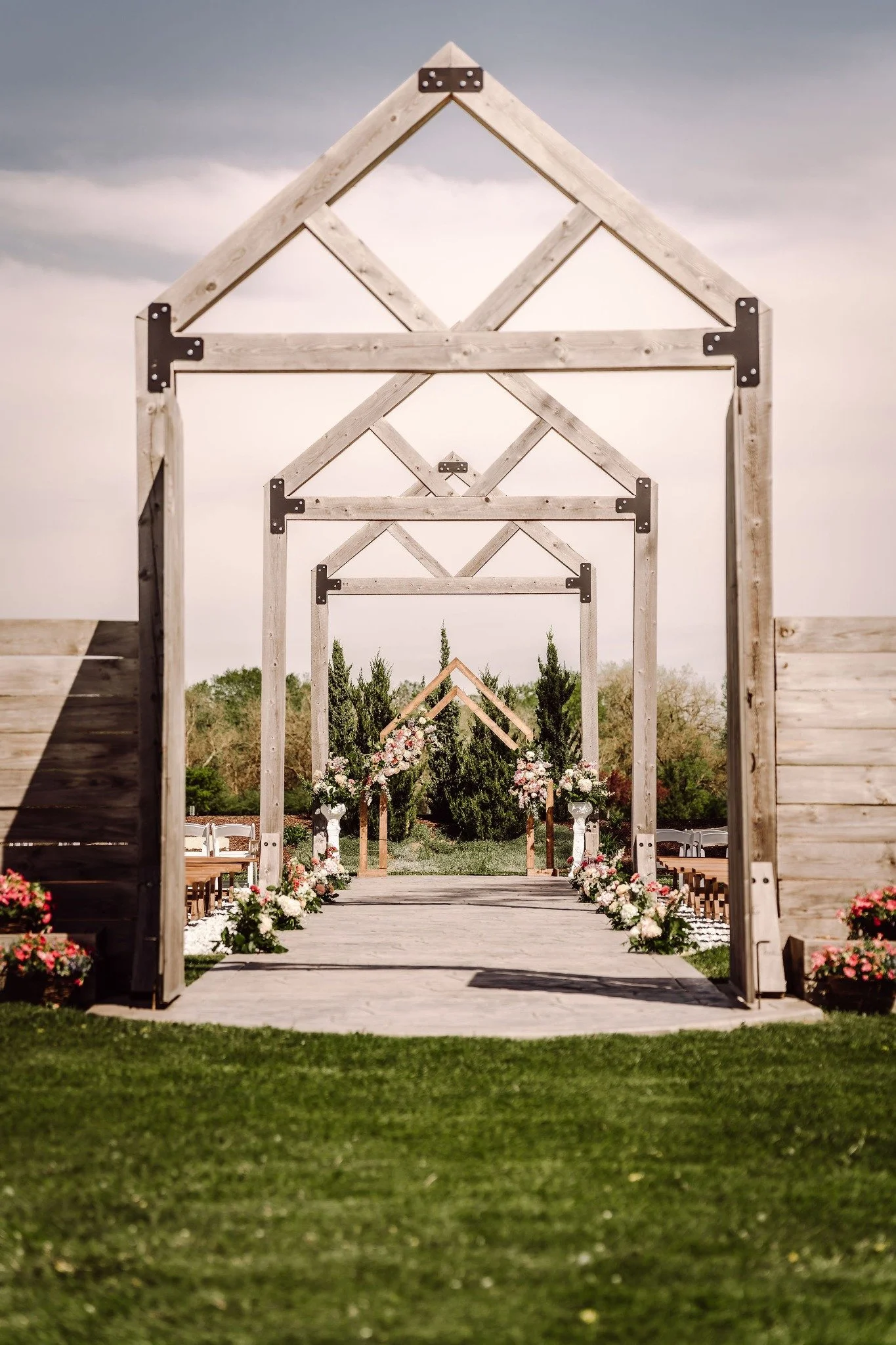 Grand bridal entrance and open-air wedding ceremony at Sable Creek Homestead