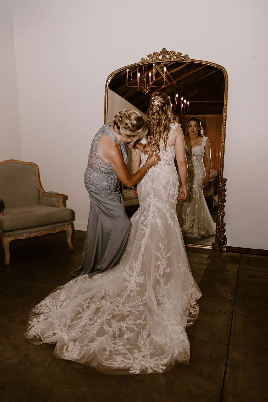 Getting-ready wedding photography in the private bridal suite