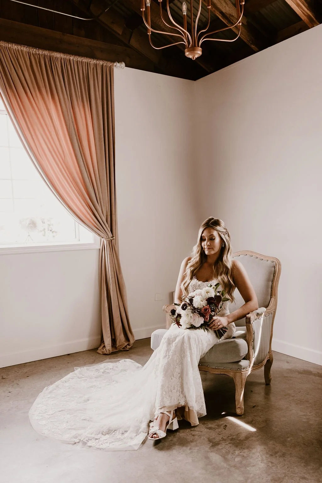 Private bridal suite and lounge at Sable Creek Homestead wedding venue