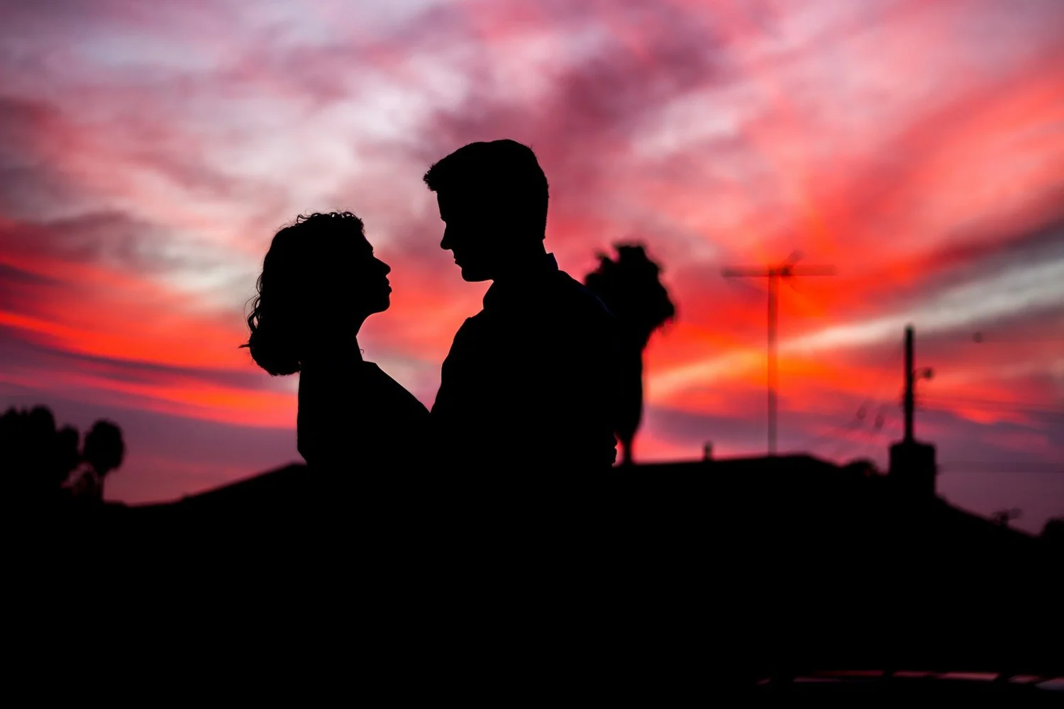 couple cruise sunset