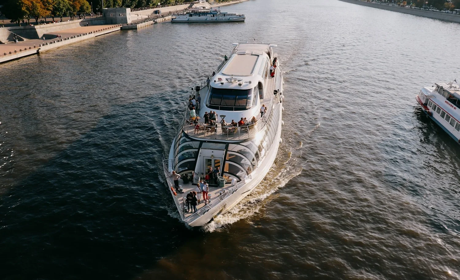 elegant dinner cruise view