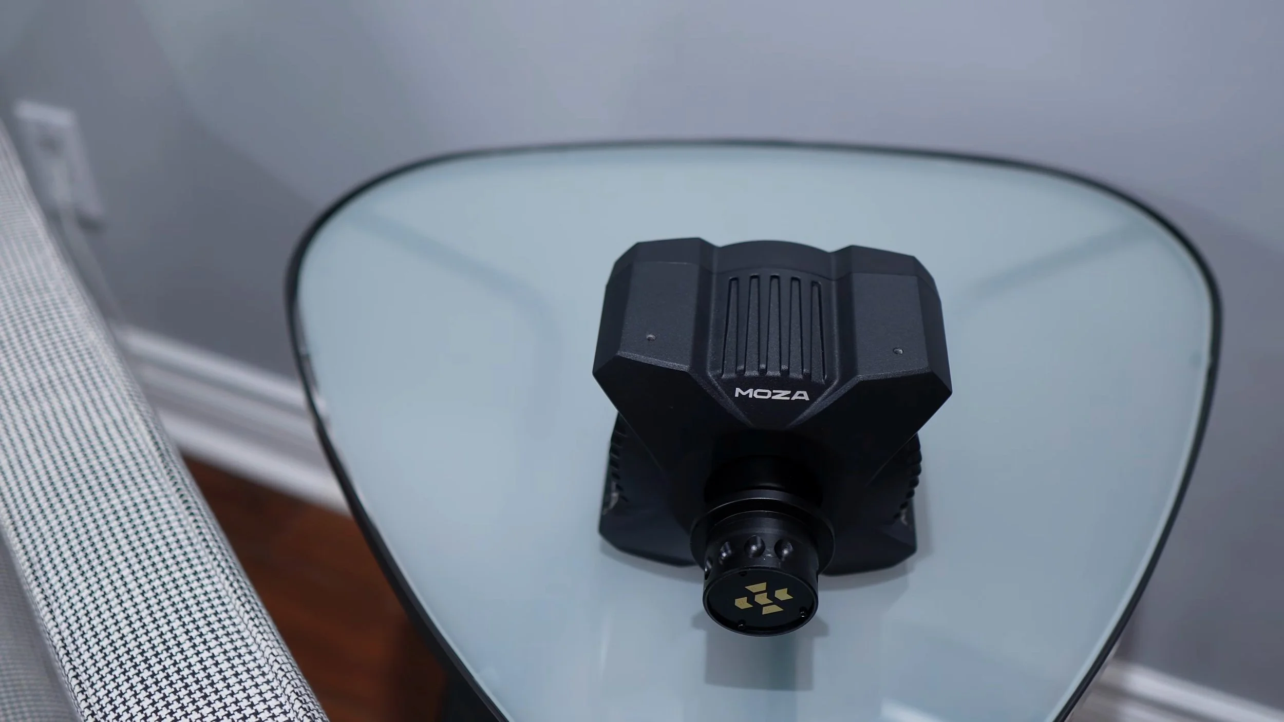 The compact R3 wheelbase viewed from above.