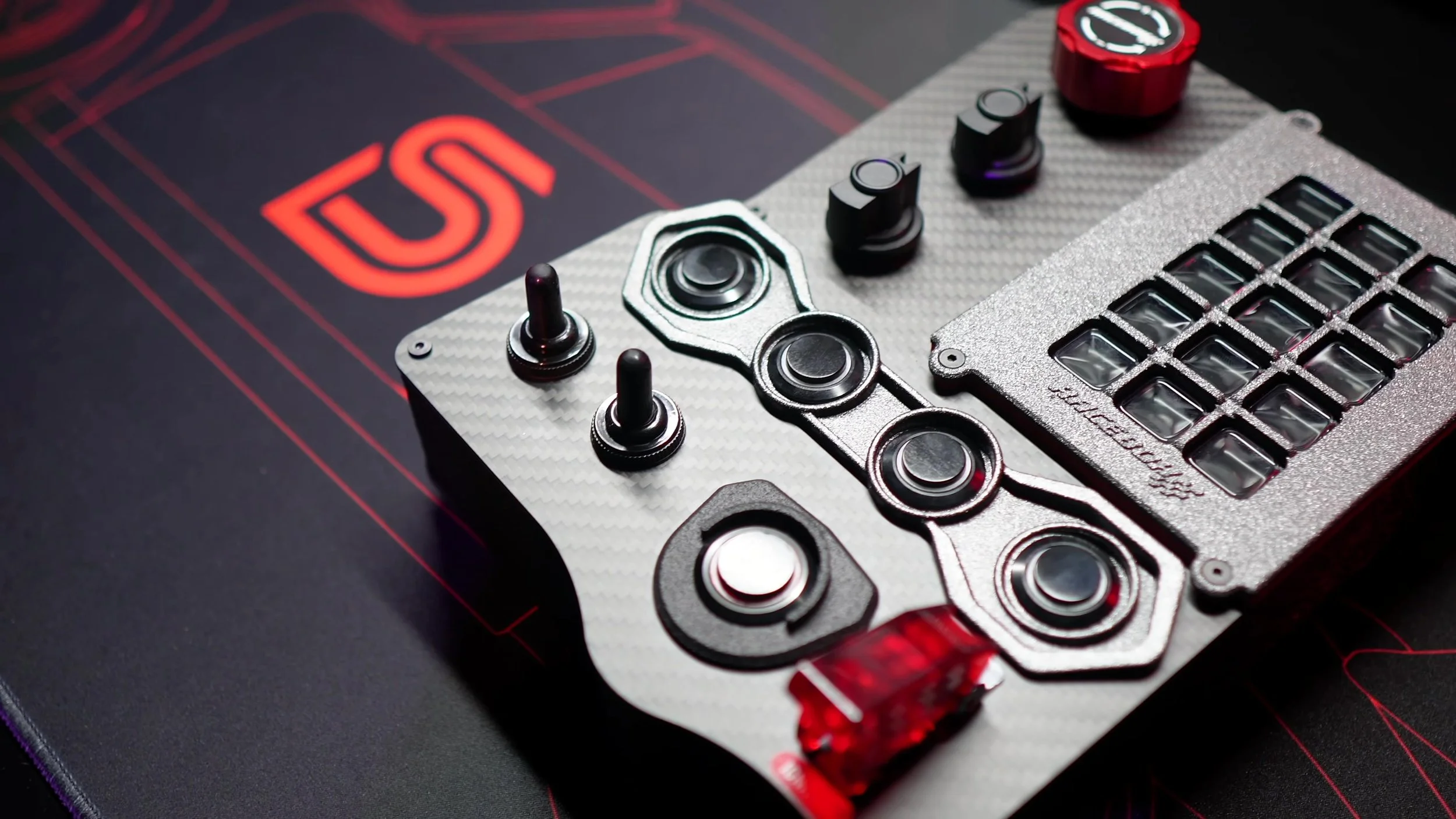 The GTR faceplate and physical controls.