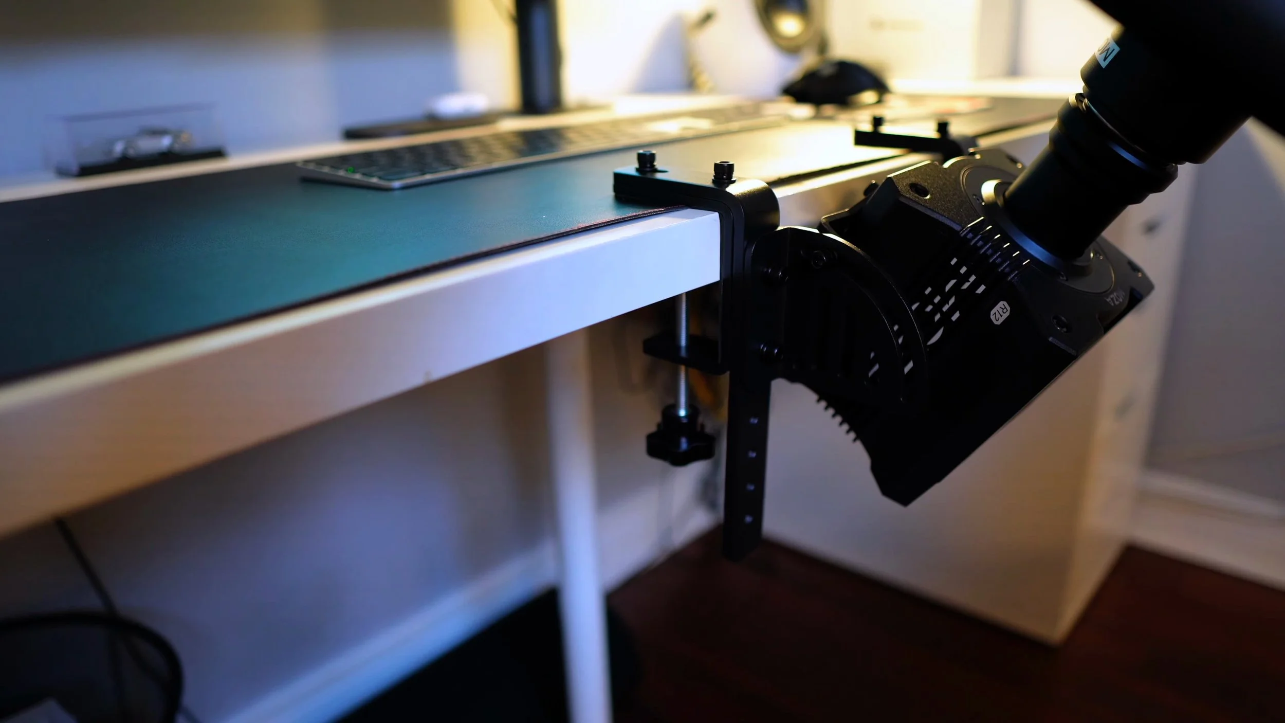 The angled desk mounting arrangement.