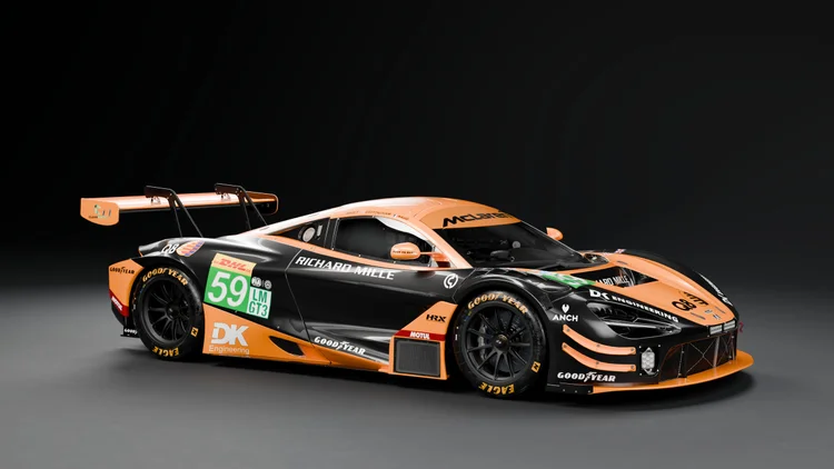 McLaren 720S LMGT3 EVO — 2025 WEC · United Autosports #59, 3D-rendered car wallpaper in a minimal studio