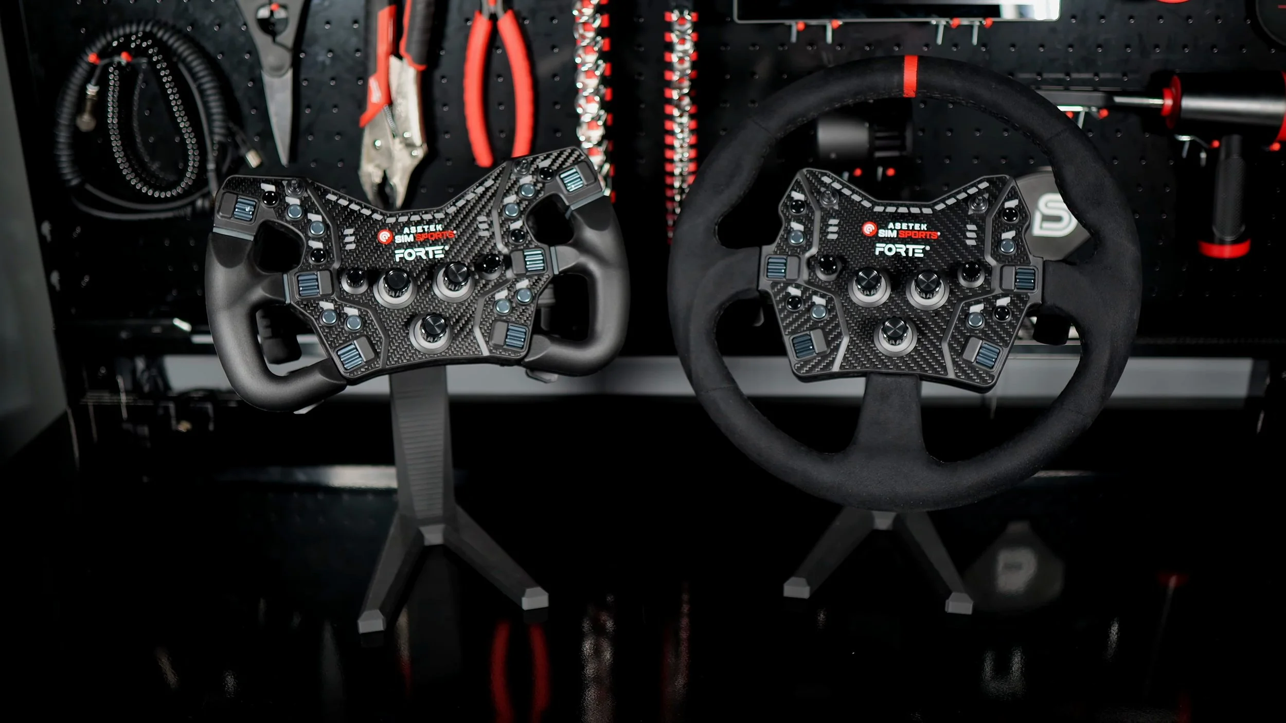 The two Forte Gen 2 wheel styles on display.