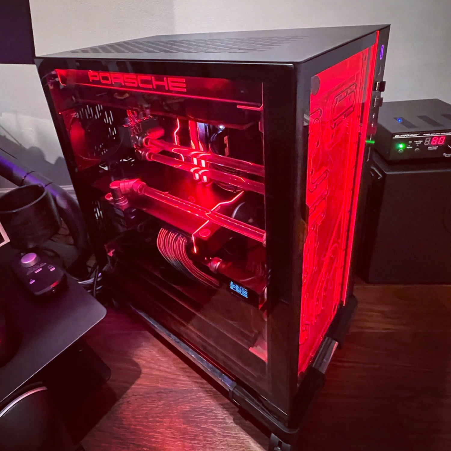 The finished custom watercooled PC