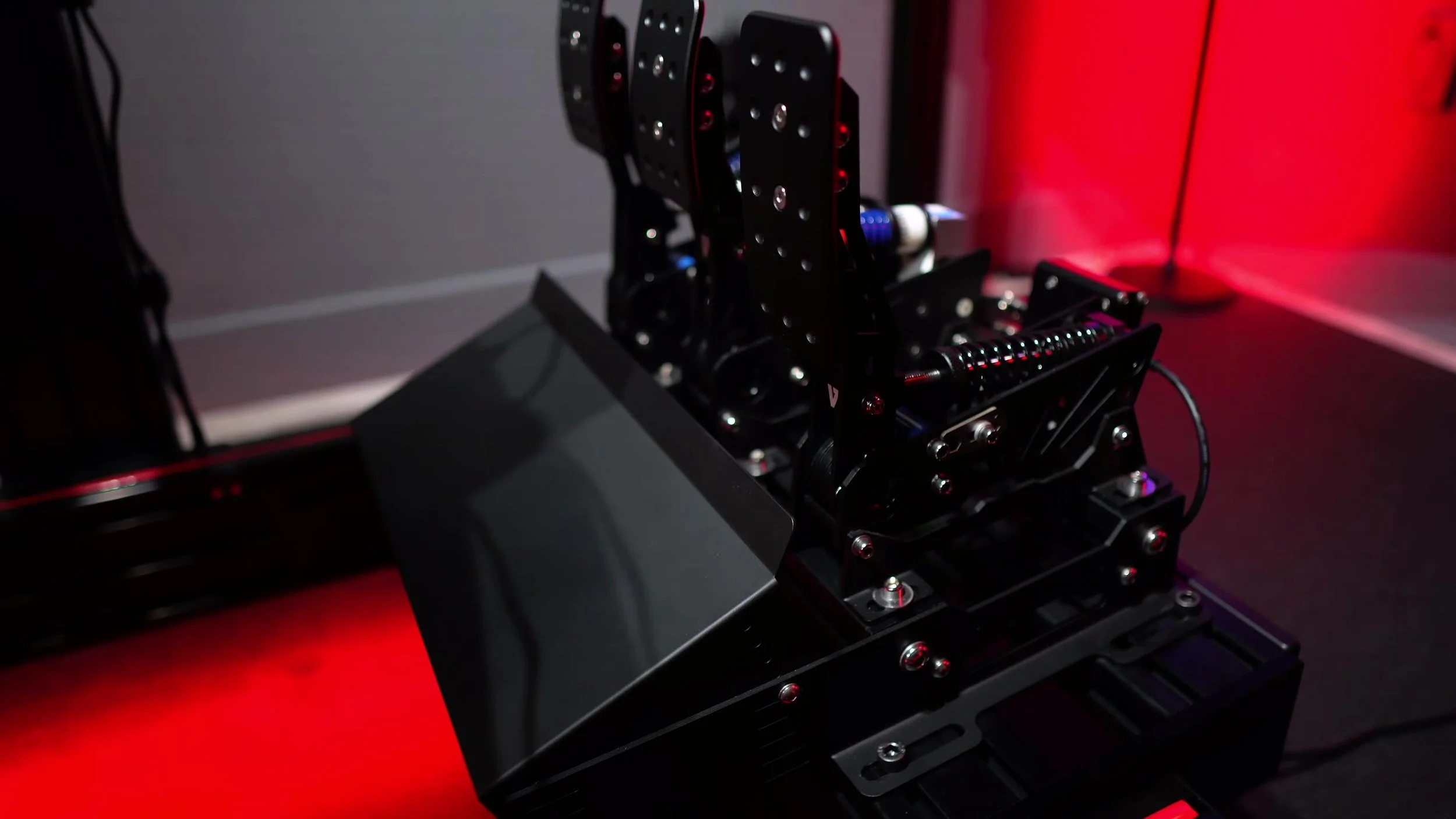 The VNM Lite pedal set and baseplate on the rig.
