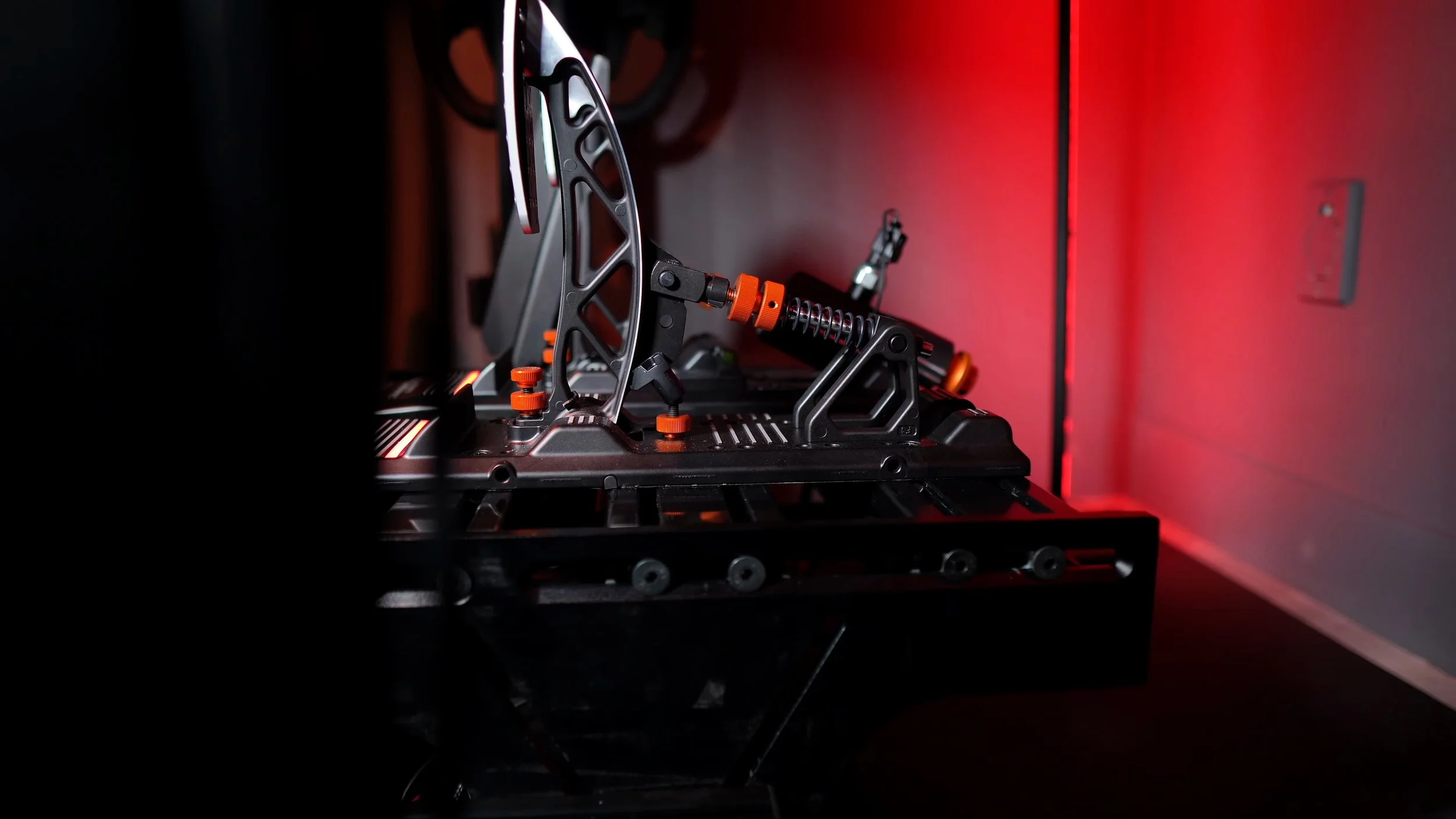 The mounted pedals viewed from the side.