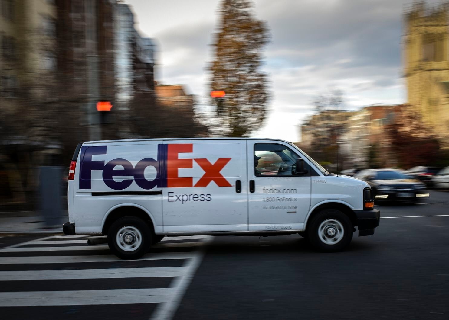 2000 FEDEX Truck