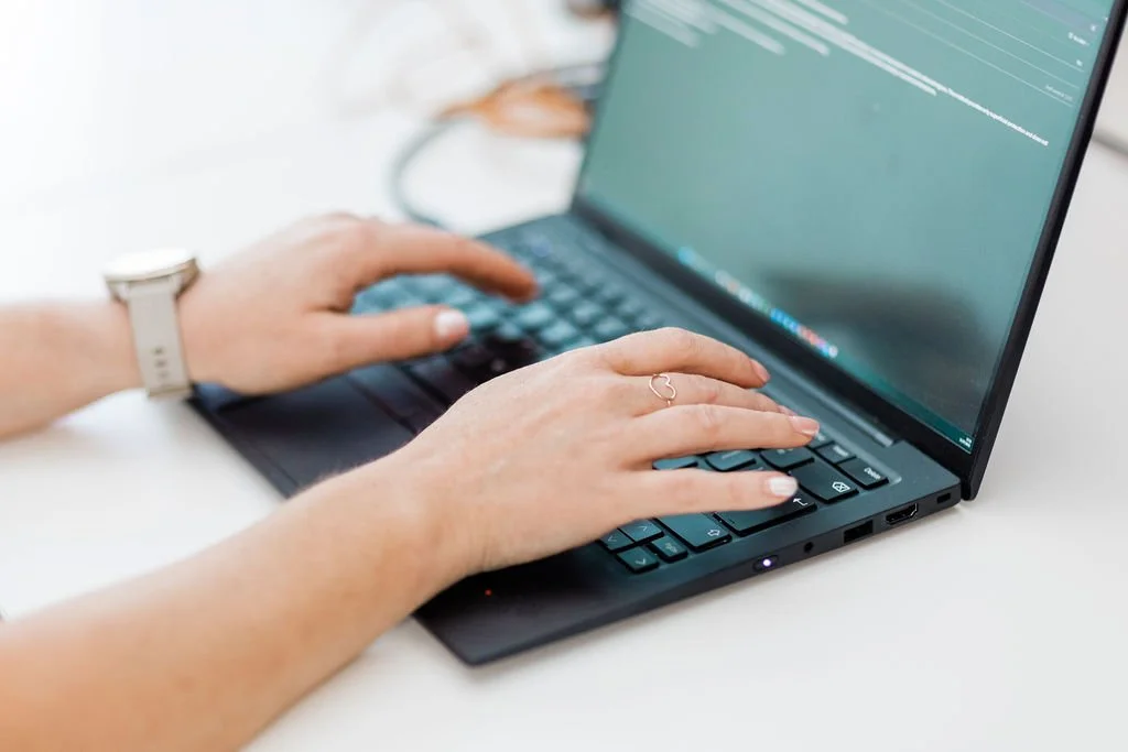 A new employee starting work with their laptop ready