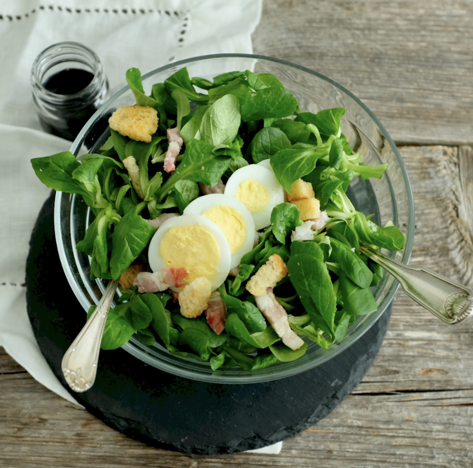 Nüsslisalat mit Ei