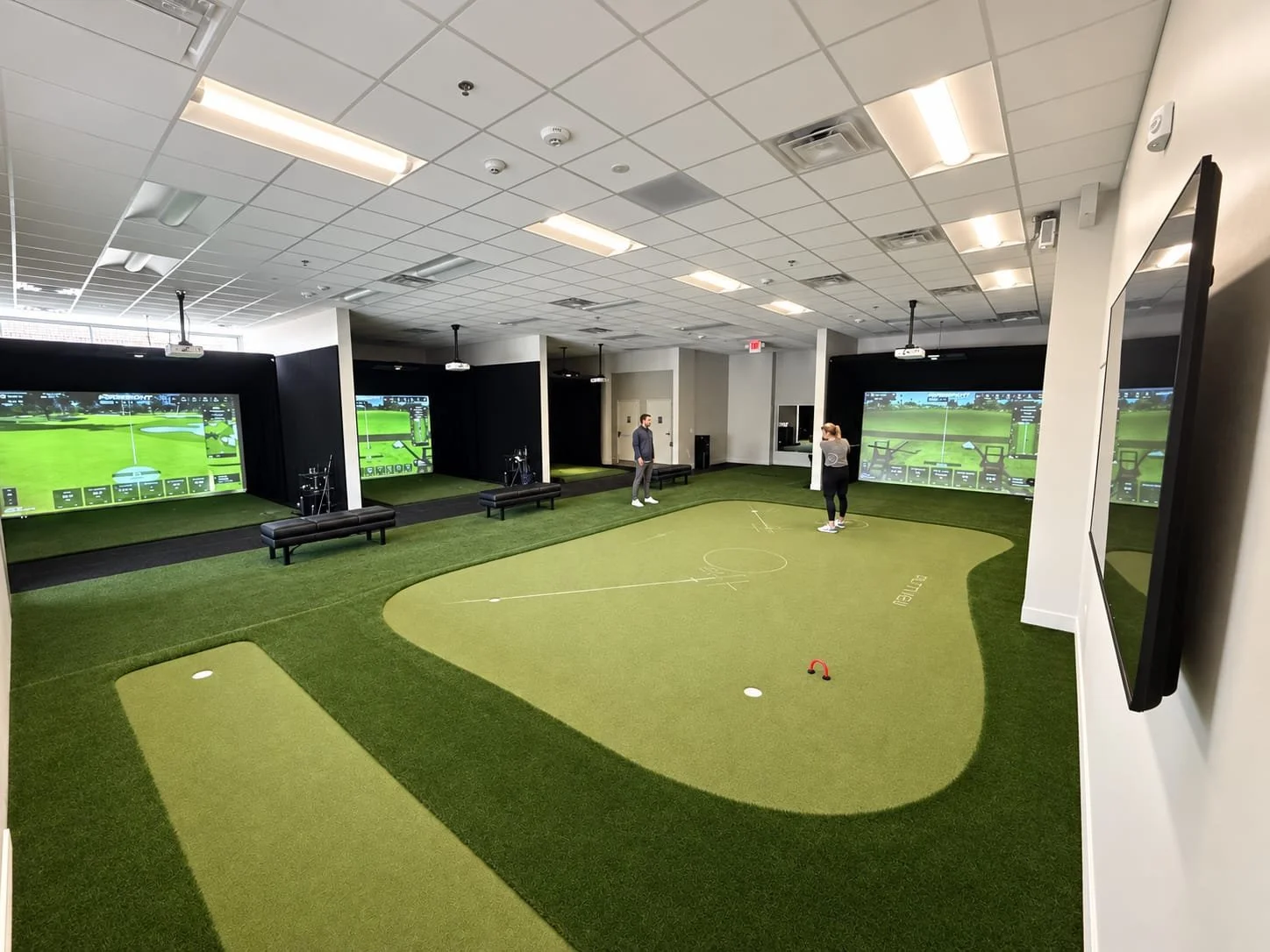 Coastal Golf Academy’s PuttView putting green and four Foresight simulator bays in Wilmington