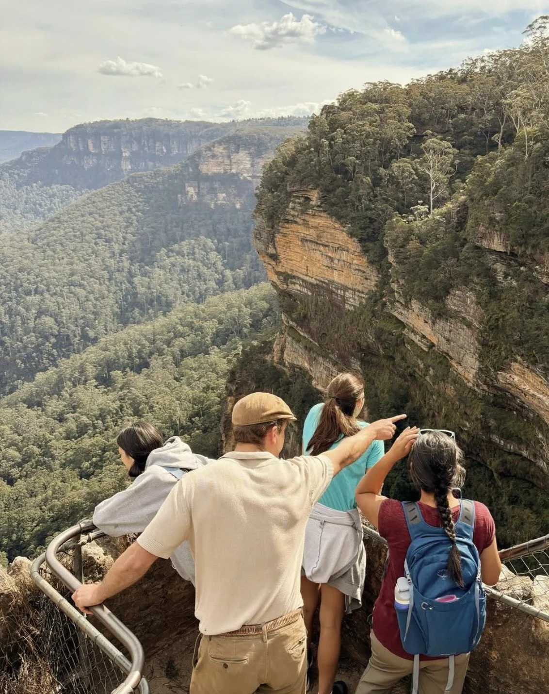 Guests overlooking the Blue Mountains on a private day trip from Sydney