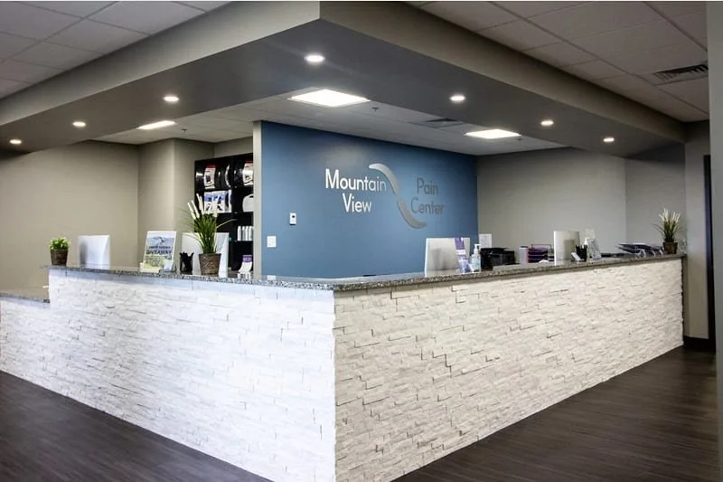 Front desk at Mountain View Pain Center Northglenn