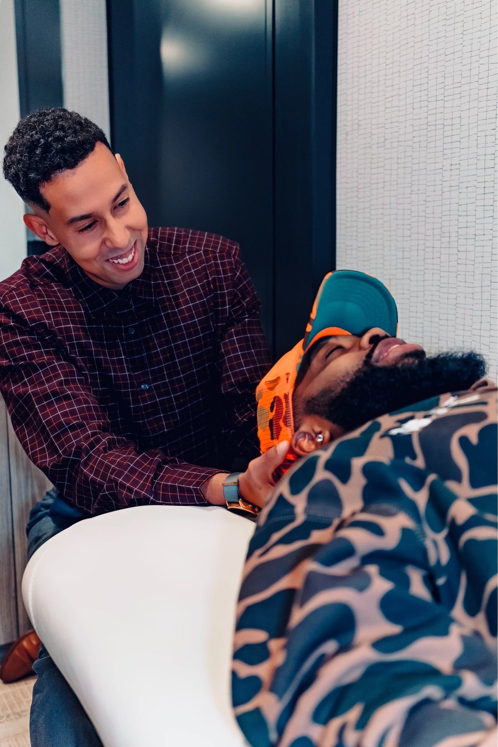 Dr. Zakaria Nadif providing one-on-one physical therapy treatment