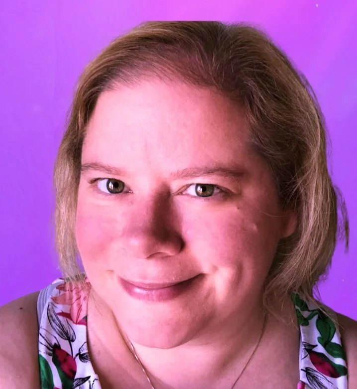 Kelly, KOULU graduate