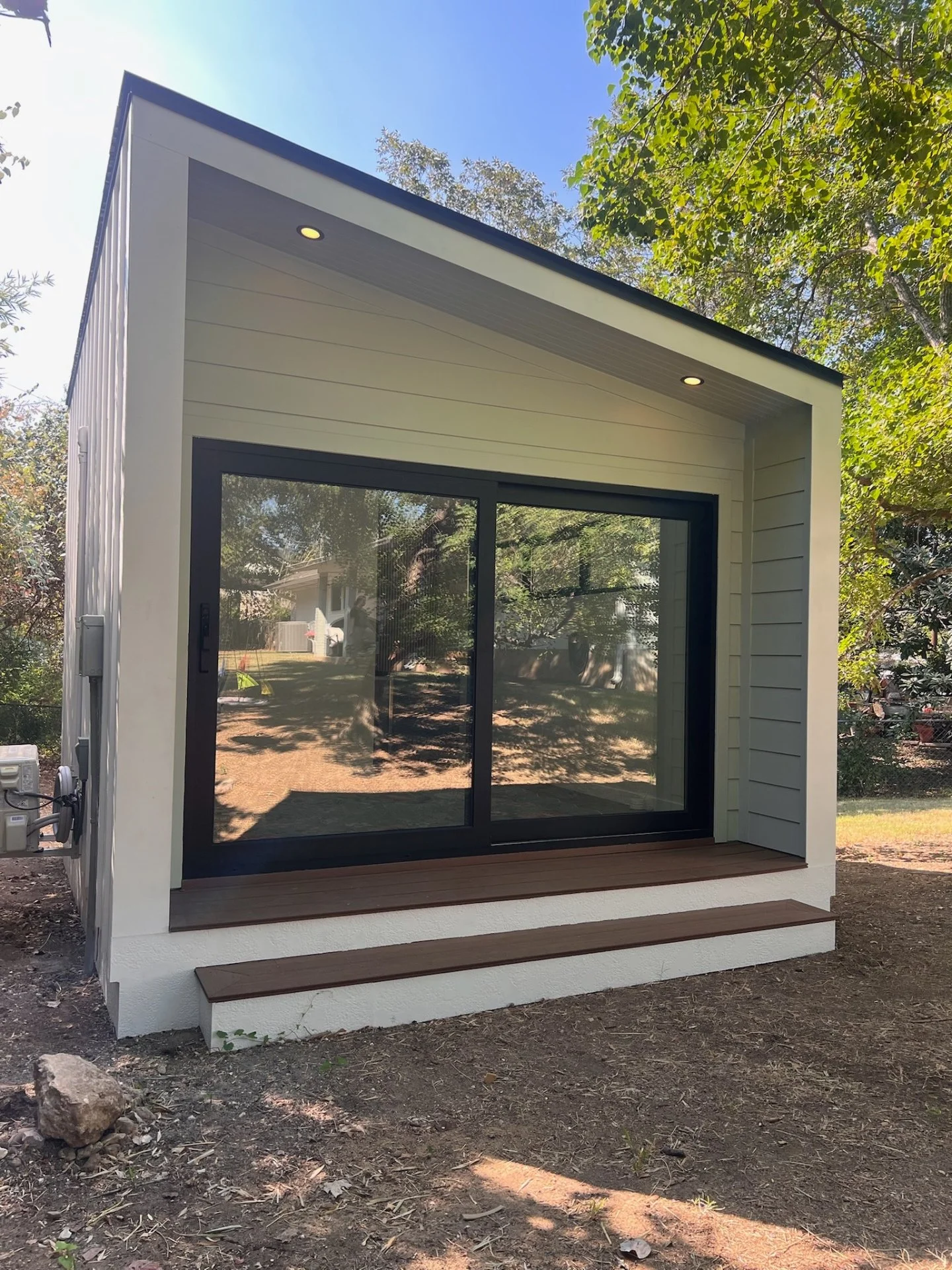 Modern backyard office pod