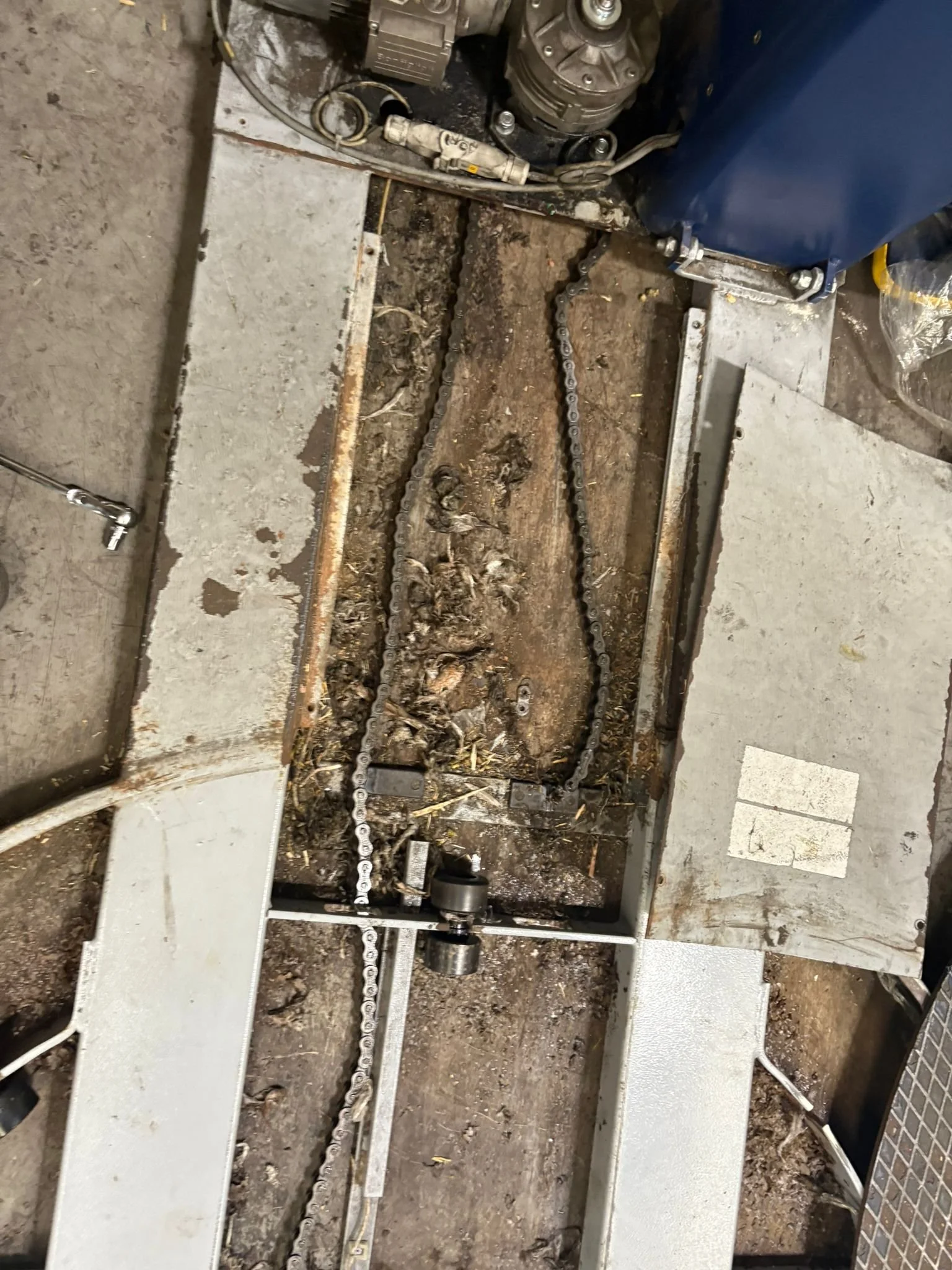 Broken chain on pallet wrapper requiring service and mechanical repair