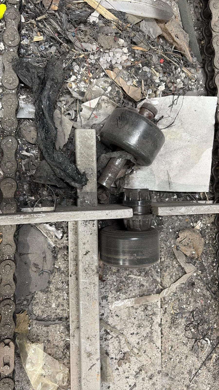 Broken bearings and heavy contamination underneath pallet wrapper