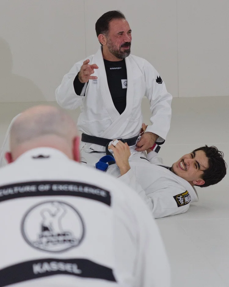 Persönliche BJJ-Anleitung auf der Matte bei Pound For Pound Kassel