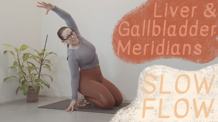Oceana demonstrates a kneeling side bend on the thumbnail of this Liver & Gallbladder Slow Flow yoga video.