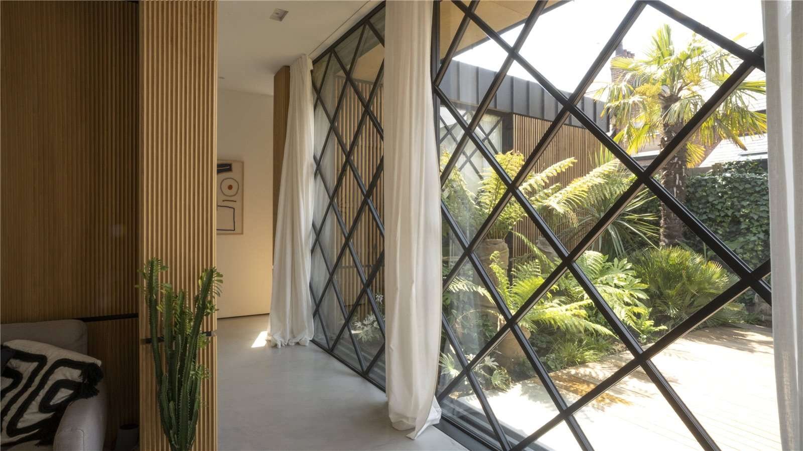 Cross House project image