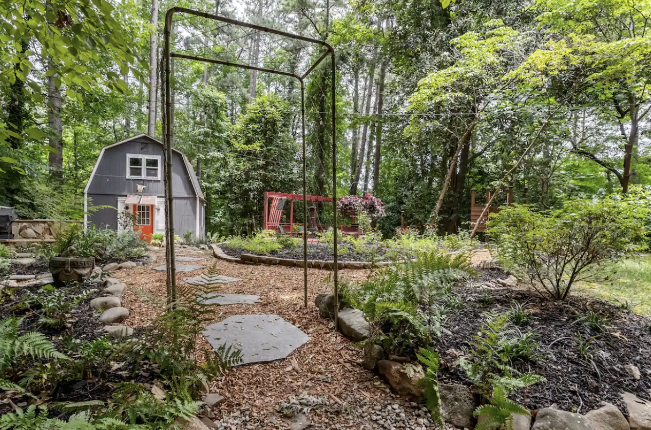 Modern Barn Escape with Private Hot Tub BBQ at Maxam East Point Atlanta - image 2