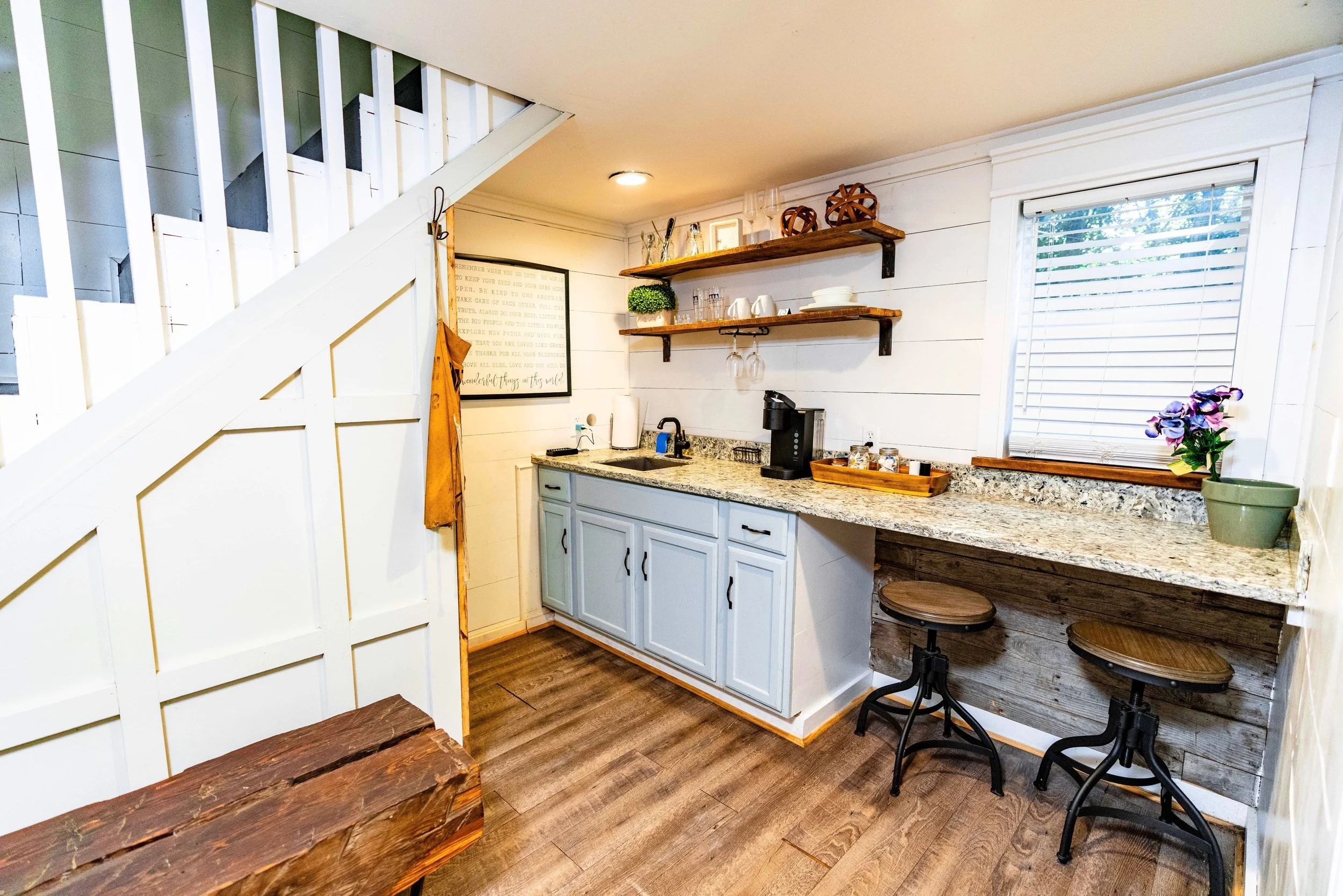 Modern Barn Escape with Private Hot Tub BBQ at Maxam East Point Atlanta - image 4