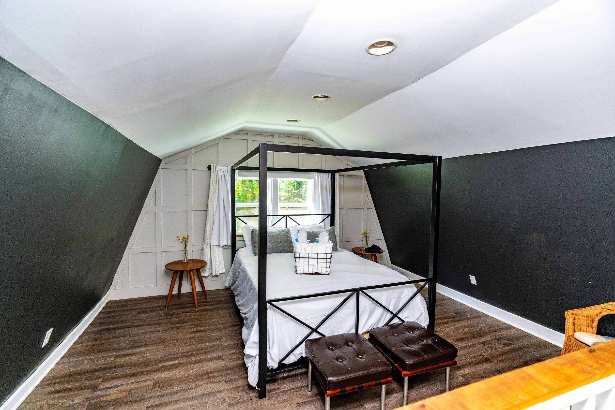 Modern Barn Escape with Private Hot Tub BBQ at Maxam East Point Atlanta - image 5