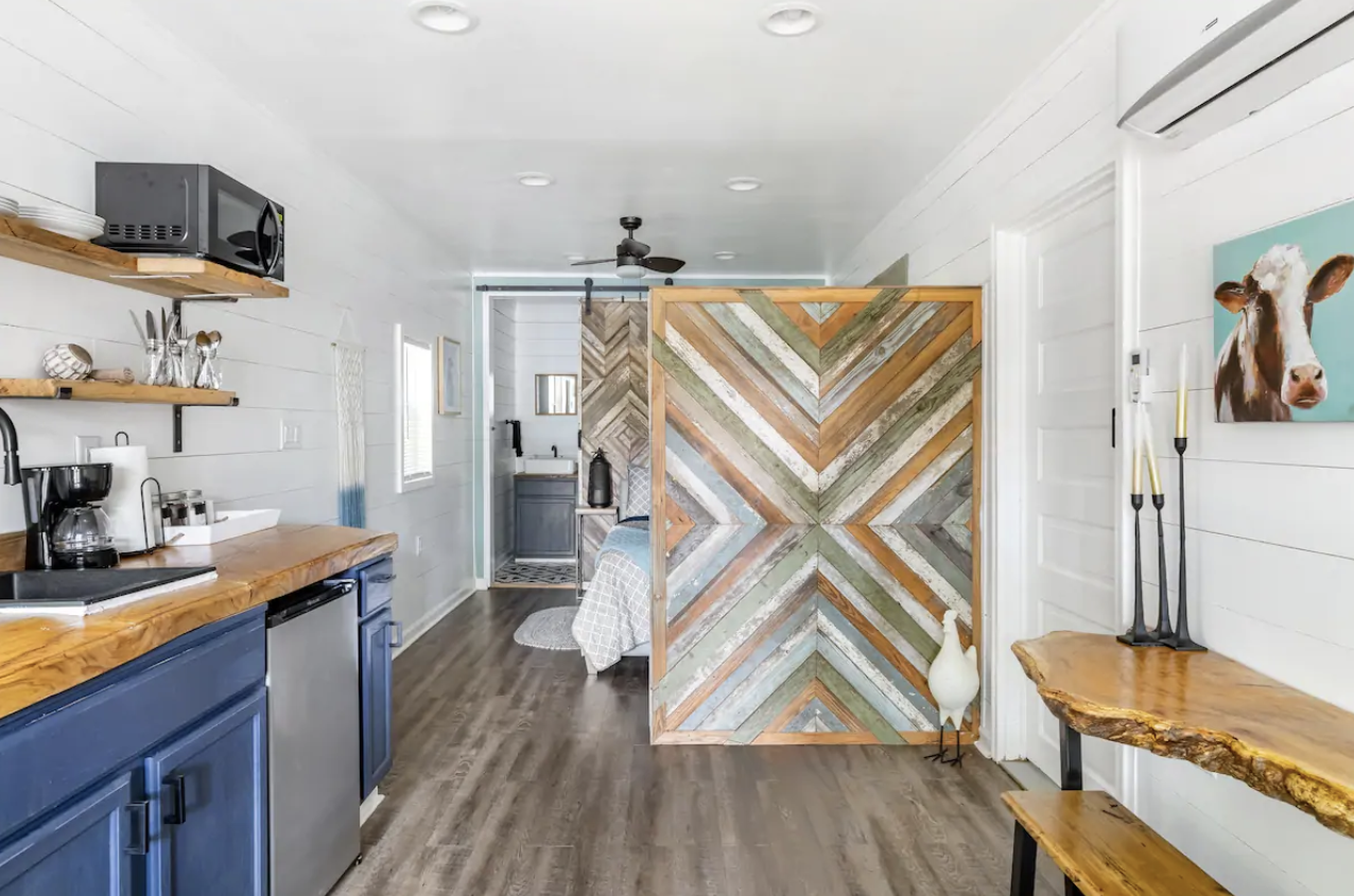 Kitchen corner with farmhouse sink and open shelving