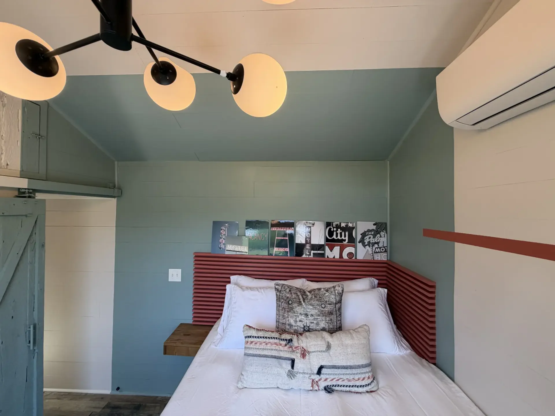 Honeymoon Villa XL bedroom 1
