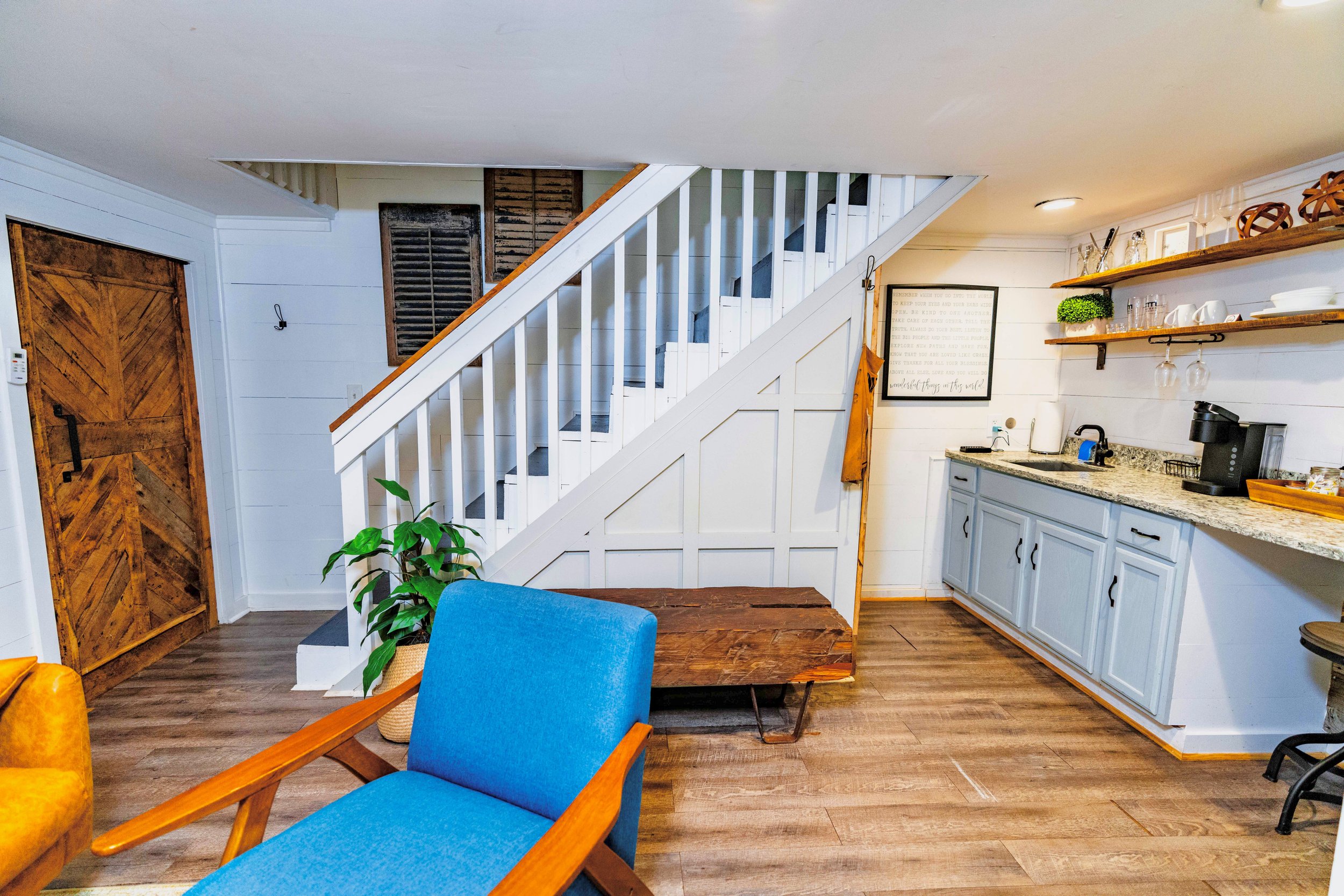Modern Barn Escape with Private Hot Tub BBQ at Maxam East Point Atlanta - image 3