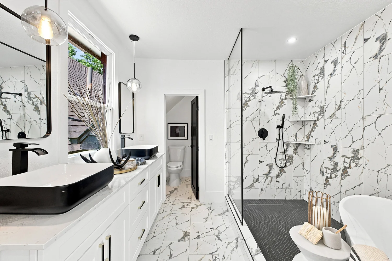 Double vanity bathroom