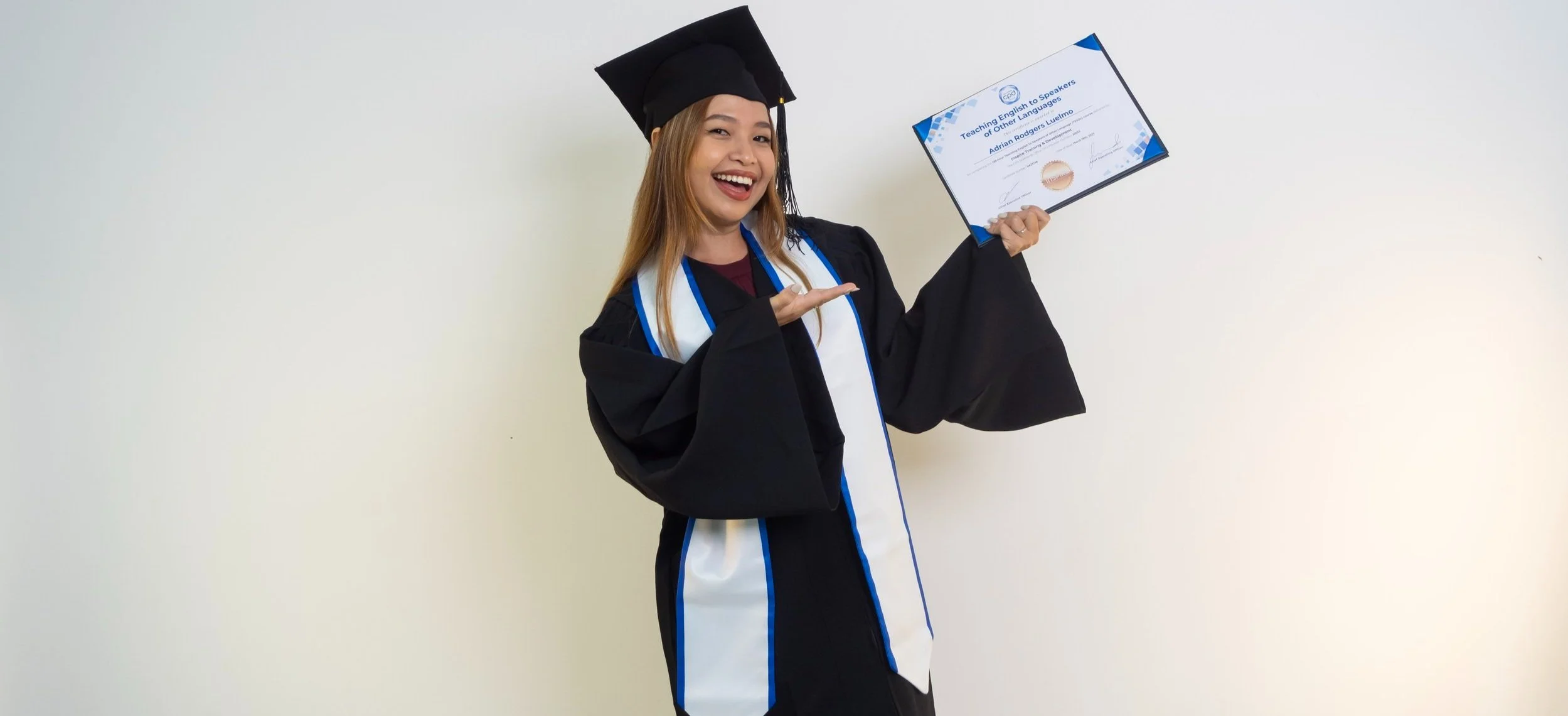 Học viên nhận chứng chỉ TESOL tại Inspire TP.HCM