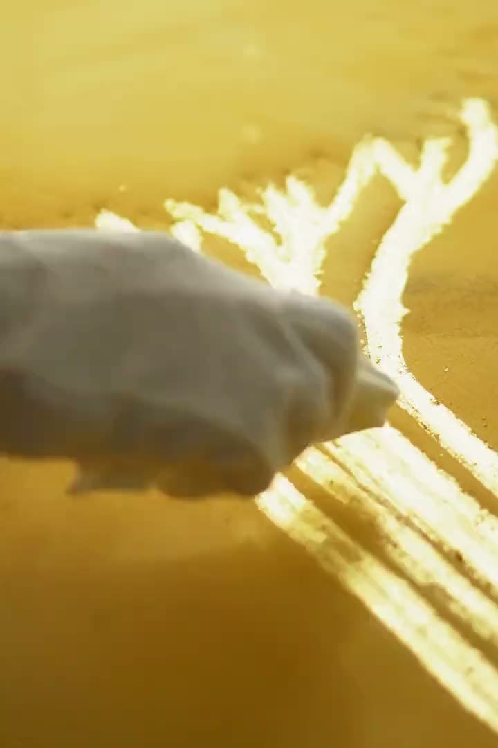 24 Karat Blattgold auf einer Leinwand