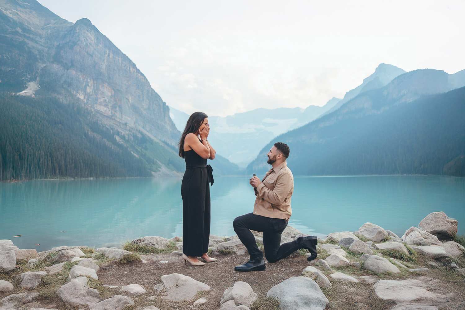 Lake View at Lake Louise in summer, showcasing vibrant waters and surrounding mountain scenery.