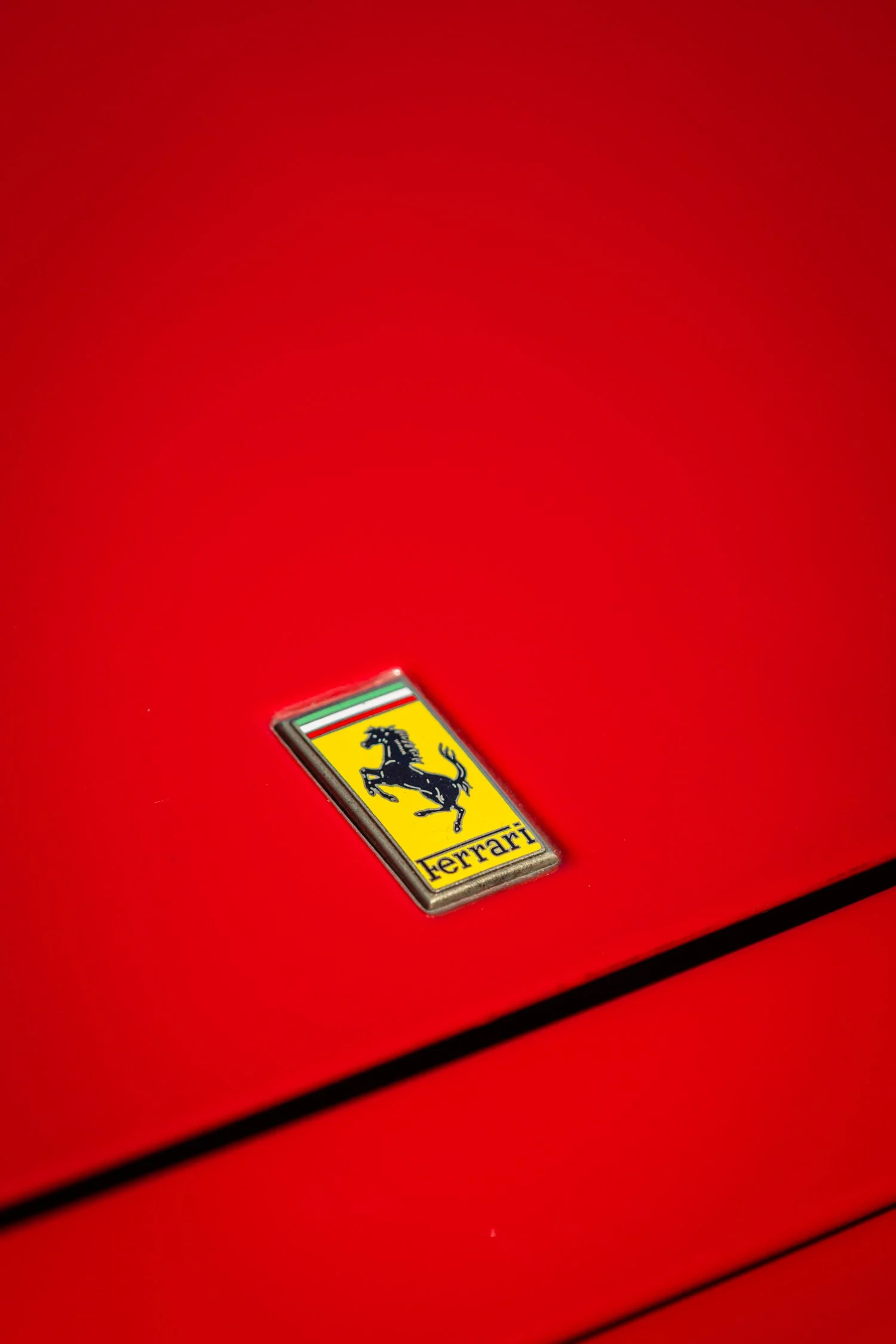 Voiture de course classique en pleine vitesse ligne droite du Mistral Paul Ricard GP France Historique - Anthony Junet Photographe Automobile France