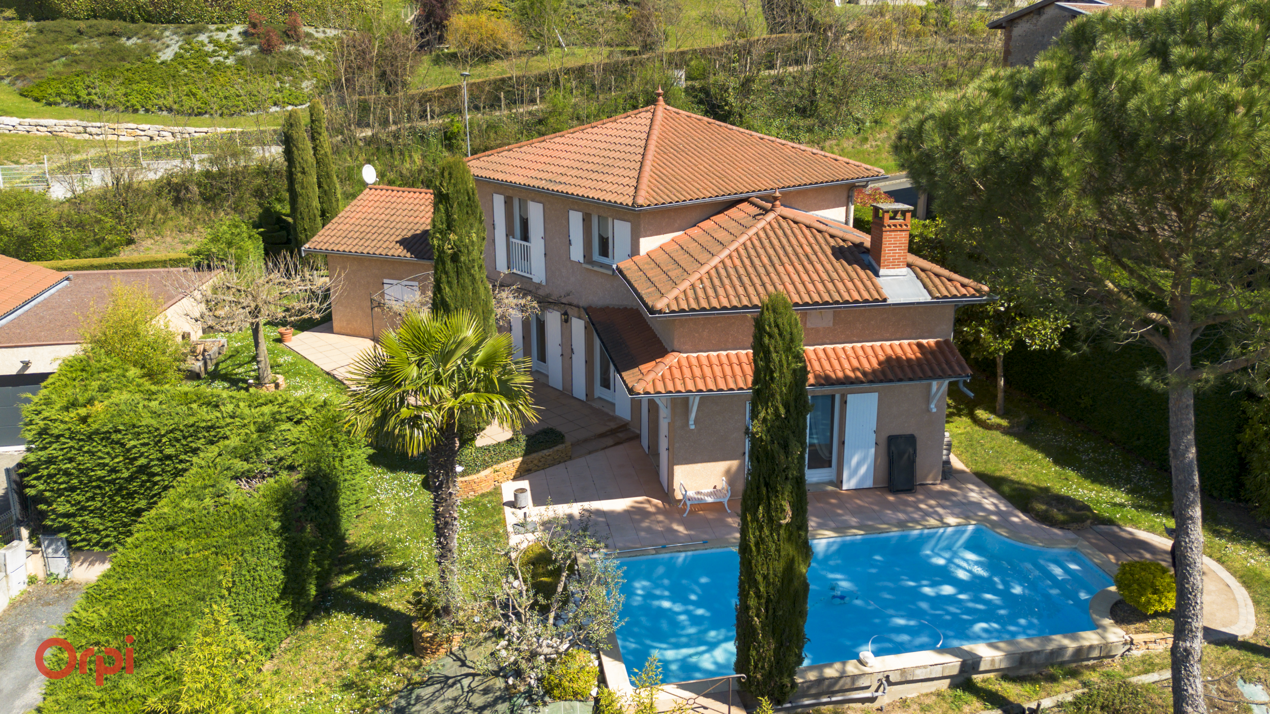 Vue aérienne drone maison Savigny — photographe drone immobilier Lyon Rhône Astirya