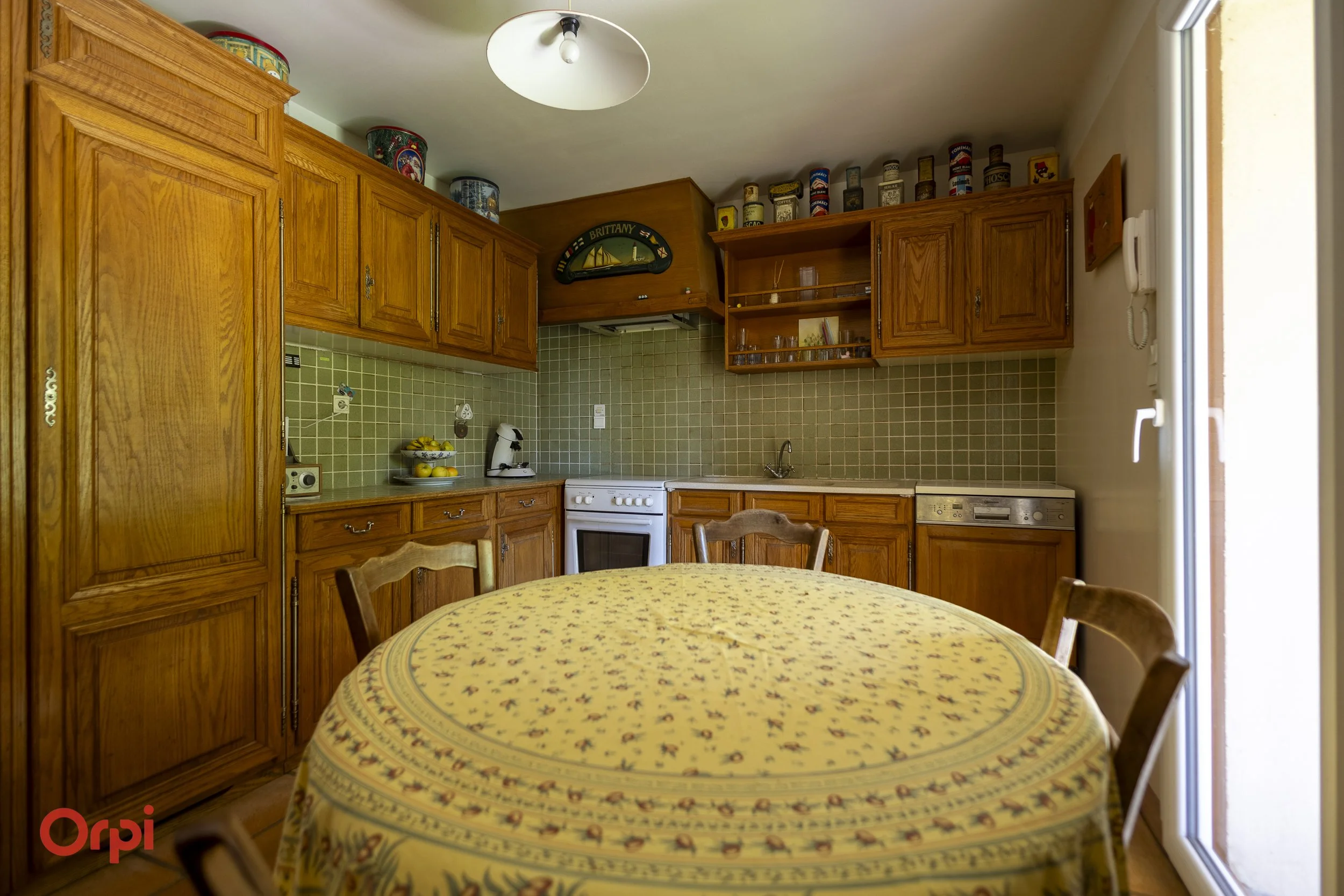 Photo HDR cuisine contemporaine — photographe immobilier partenaire agences Lyon ouest
