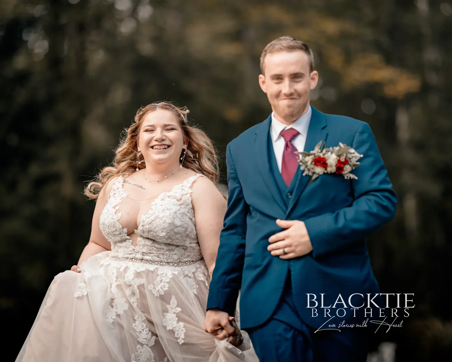 Jennifer holding up her skirt and laughing as she and Jared walk quickly up the paver aisle toward the camera