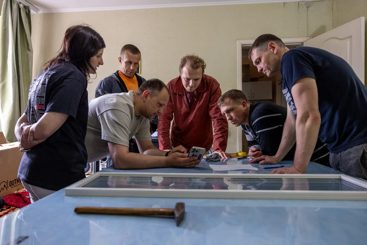 Insulate Ukraine team members working together on an emergency replacement window