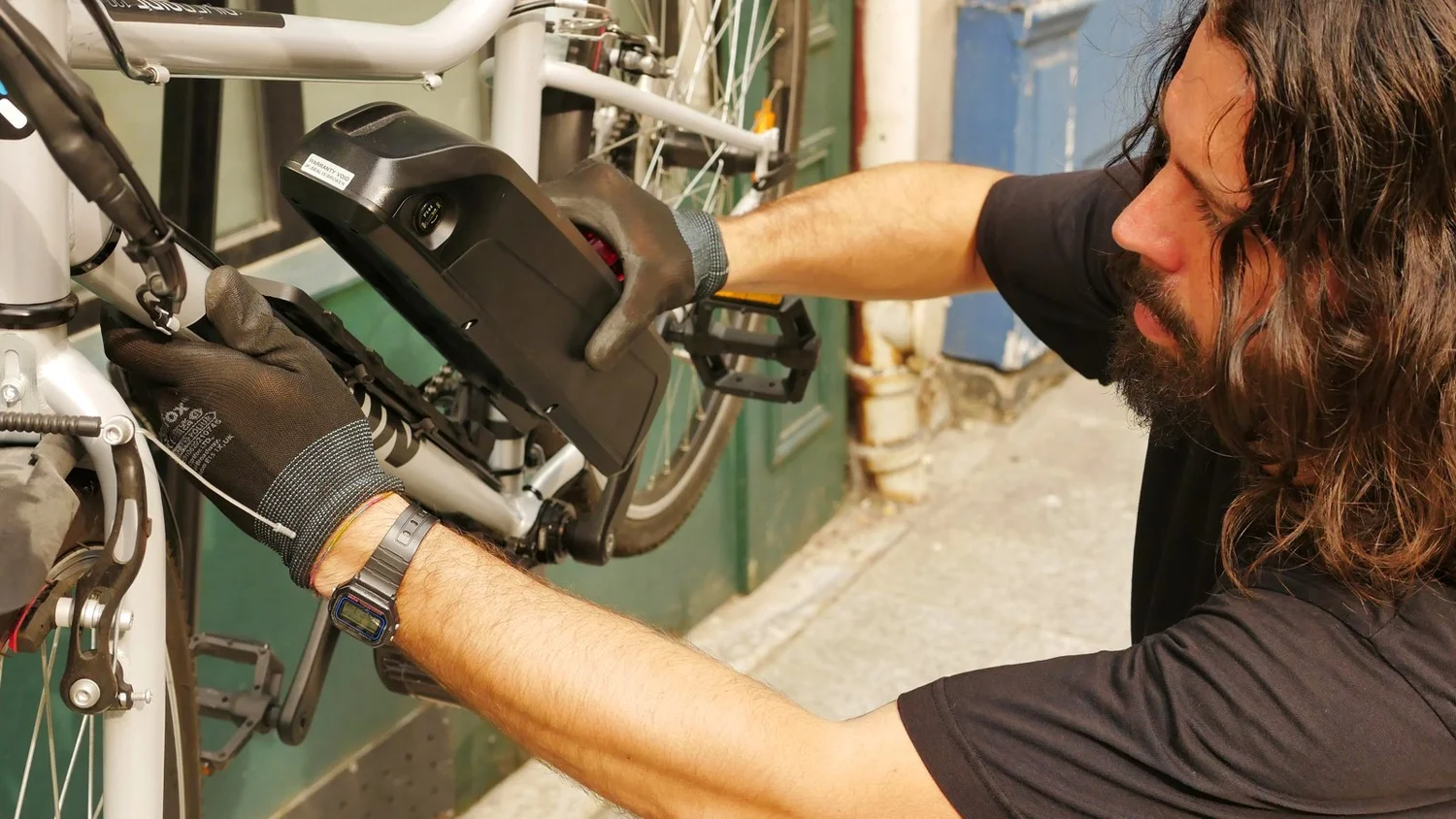 Réparation du moteur pédalier d'un vélo électrique par Electribe, à Paris