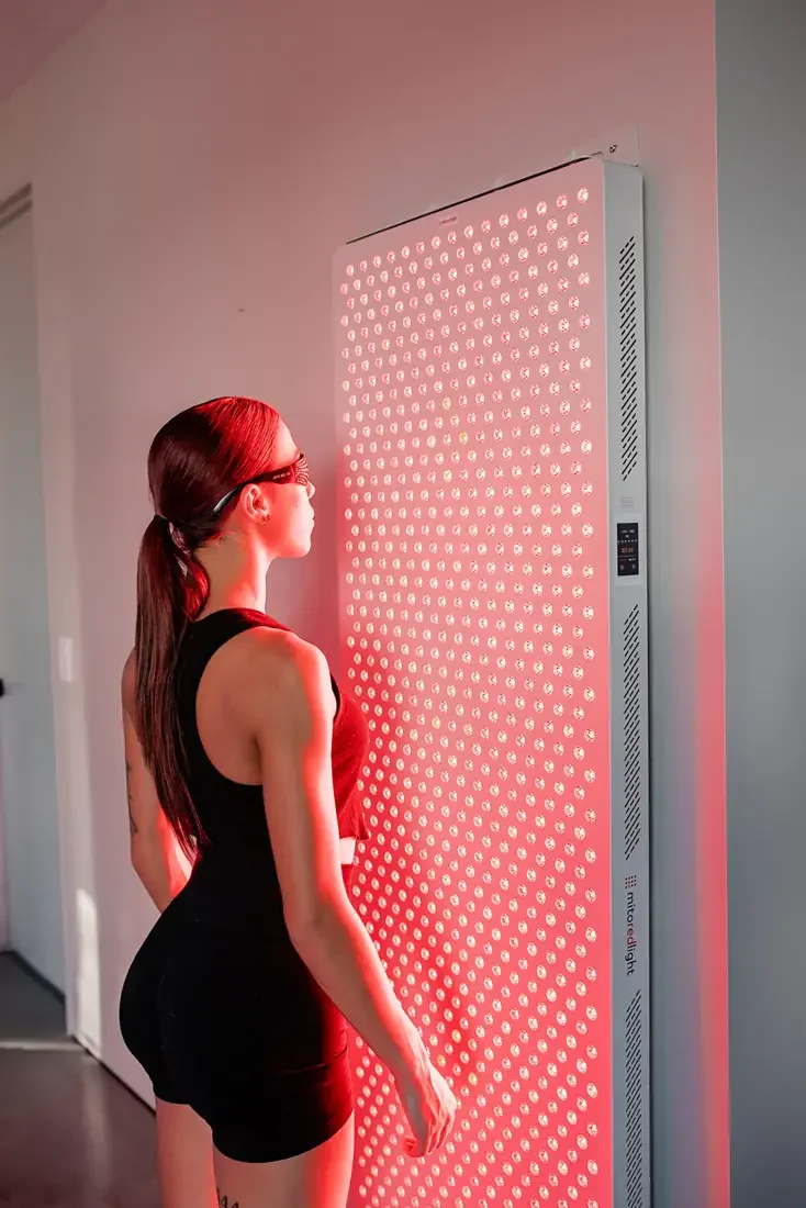 MitoPRO Commercial X red light panel in use