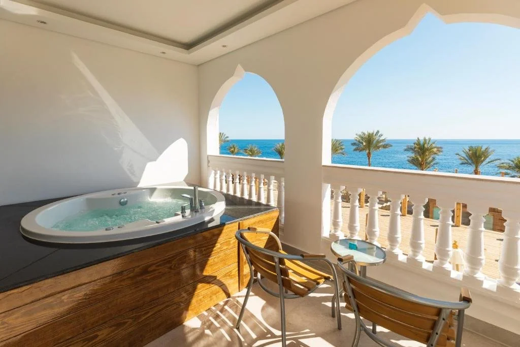 SUNRISE Diamond Beach Resort Sharm El Sheikh terrace jacuzzi with Moorish arch framing a direct view of the Red Sea