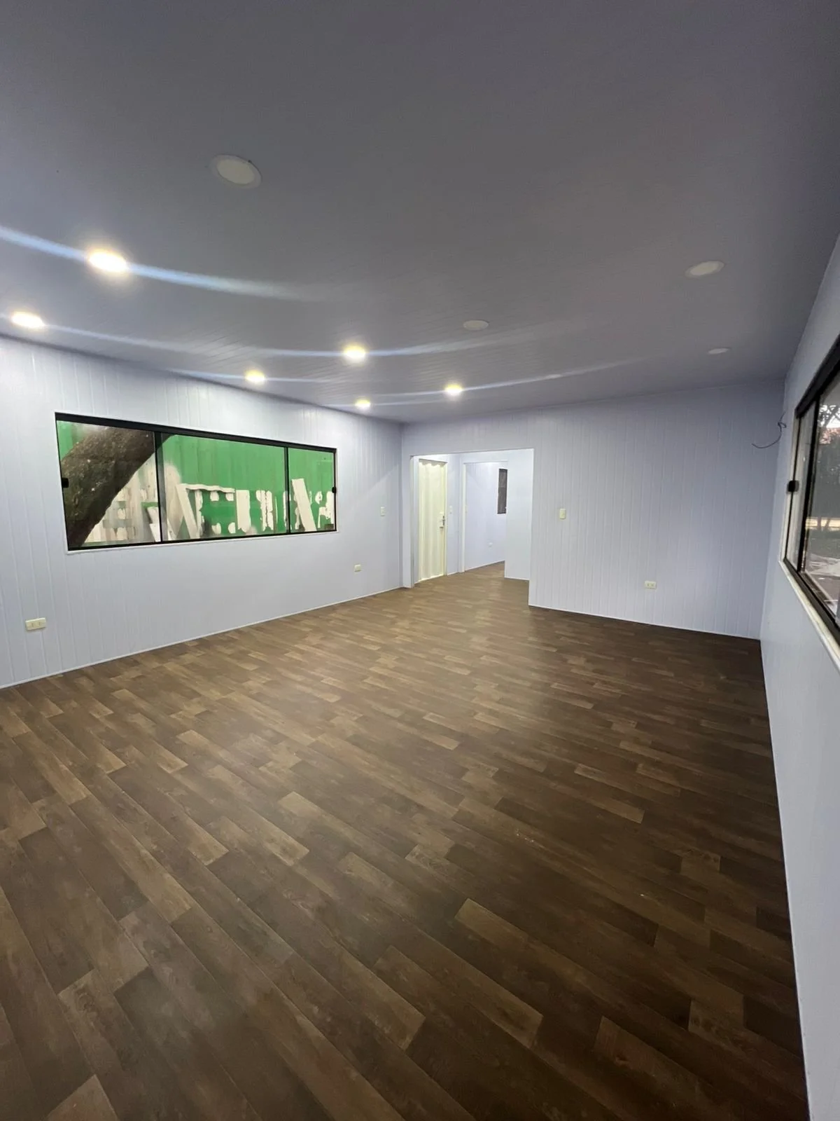 Oficina contenedor 40 pies interior moderno