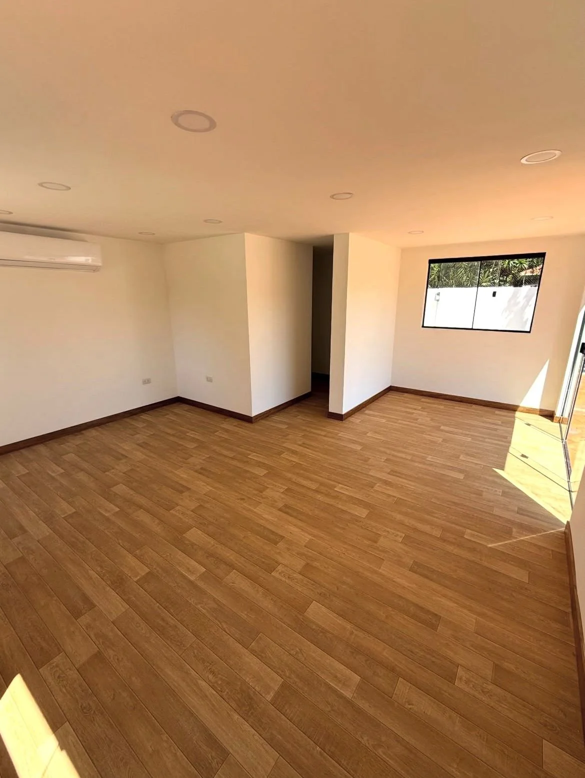 Oficina contenedor con baño interior