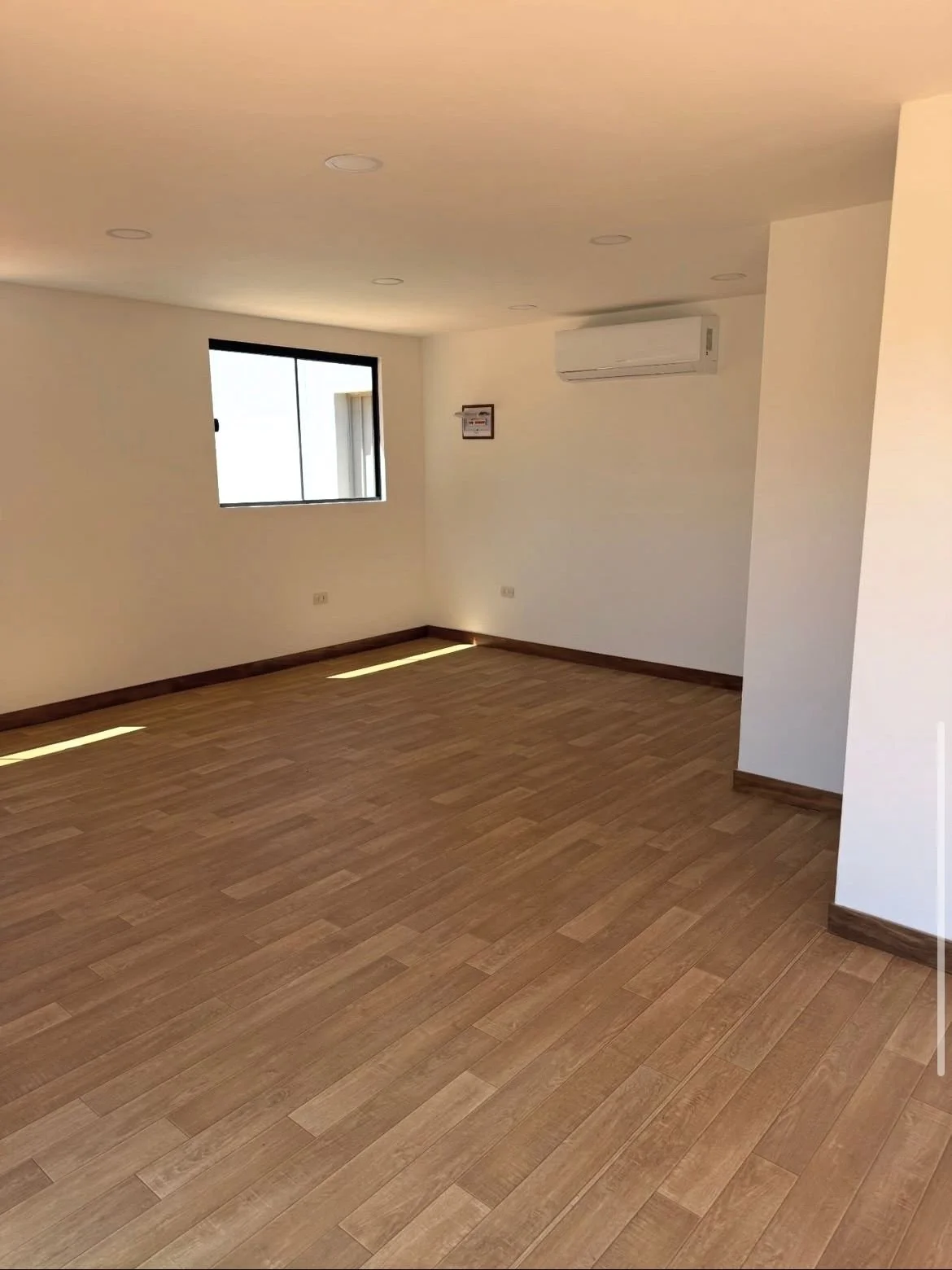 Módulo oficina contenedores unidos interior
